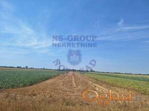 Predstavljamo odličnu parcelu na glavnom putu prema Kisaču.